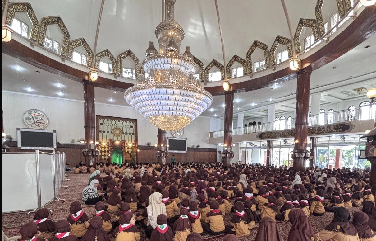 Persiapan Ujian Penuh Makna, SDIS 1 Adakan Doa Bersama di Masjid Sabilillah